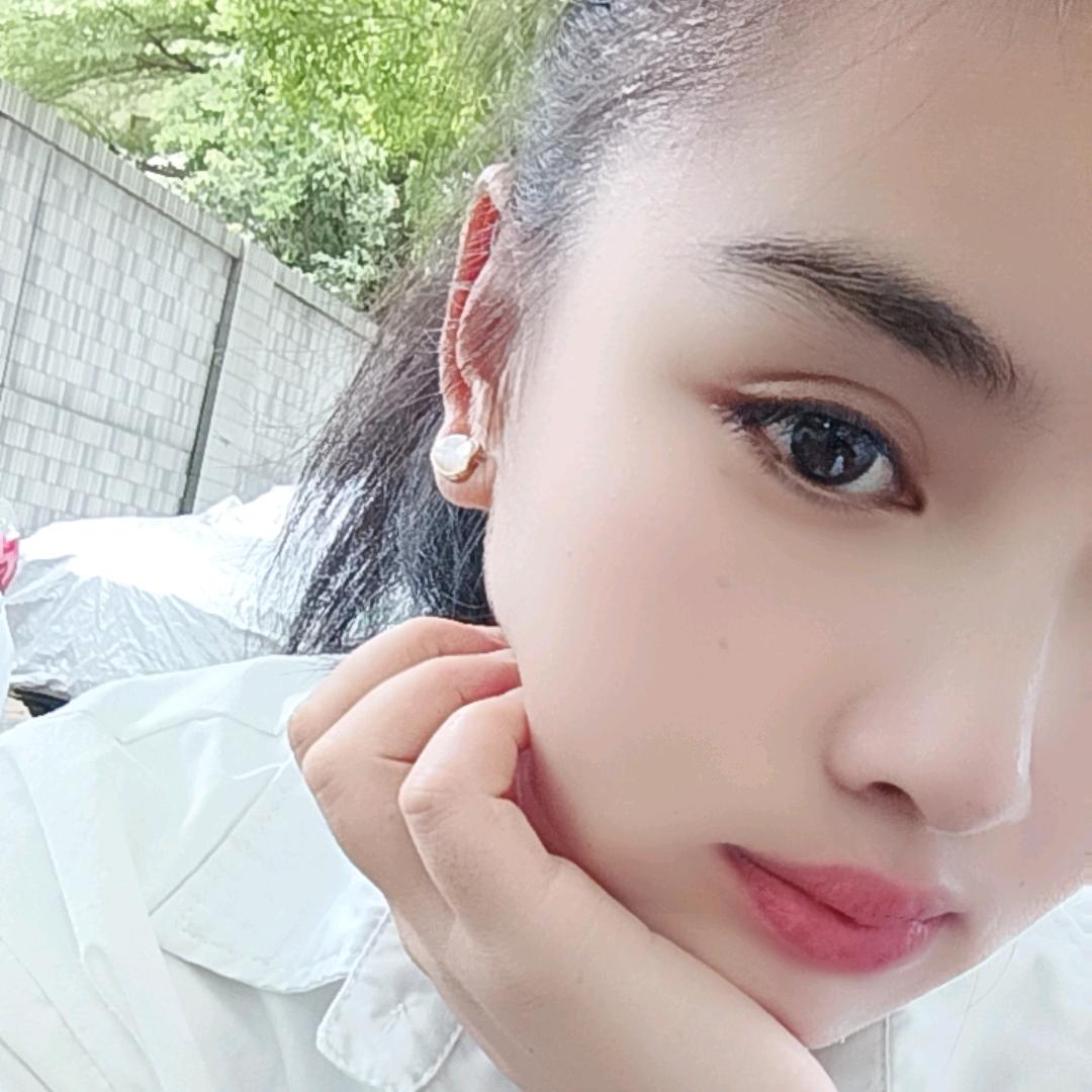 云南普洱市者东镇农村小妹。