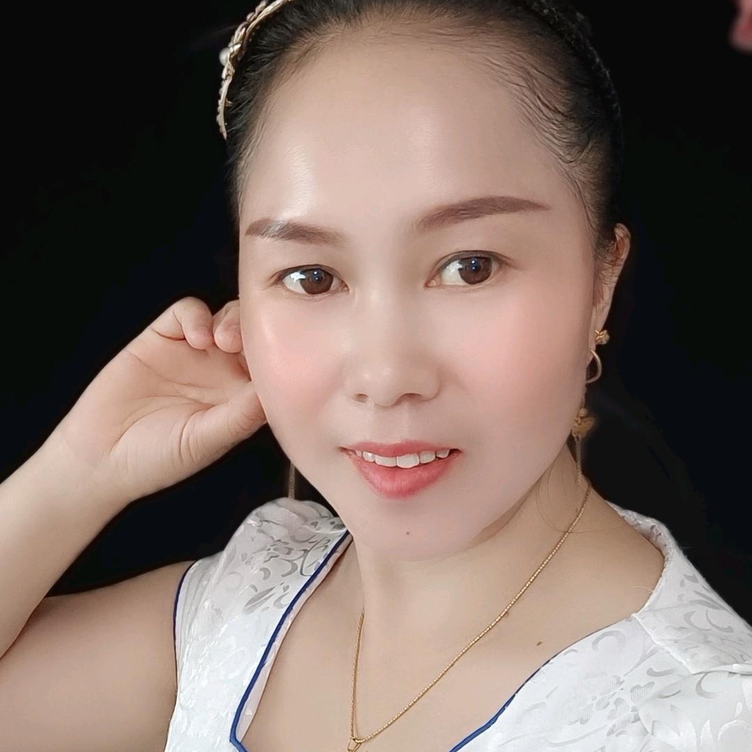 彩英饲猪