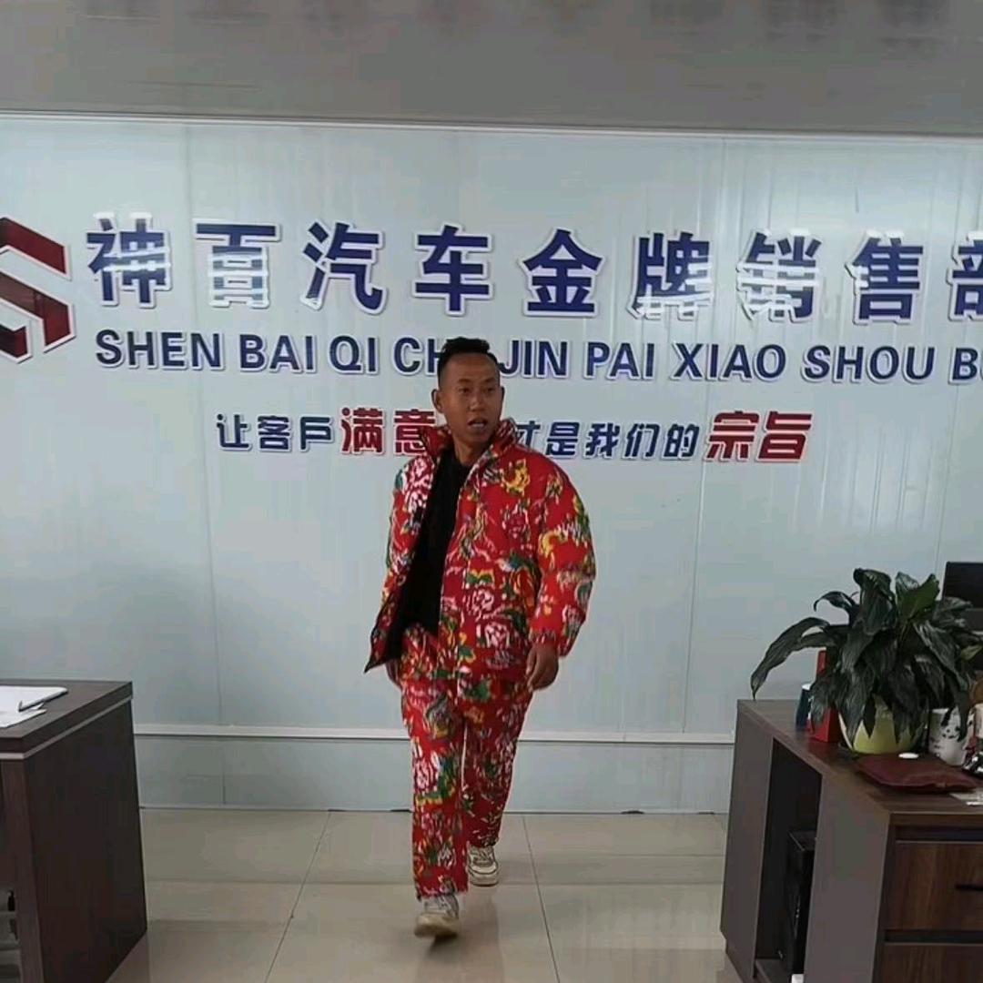 神百汽车～随车吊吴同学