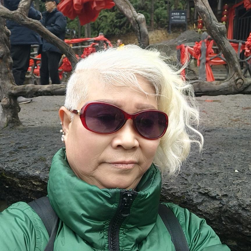 银发女汉子