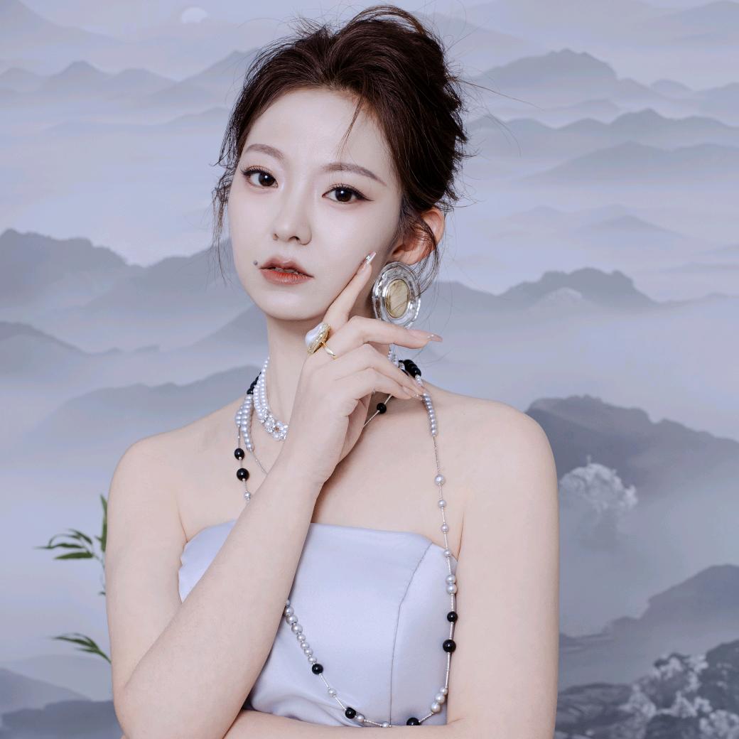爱笑的晗小姐🌻