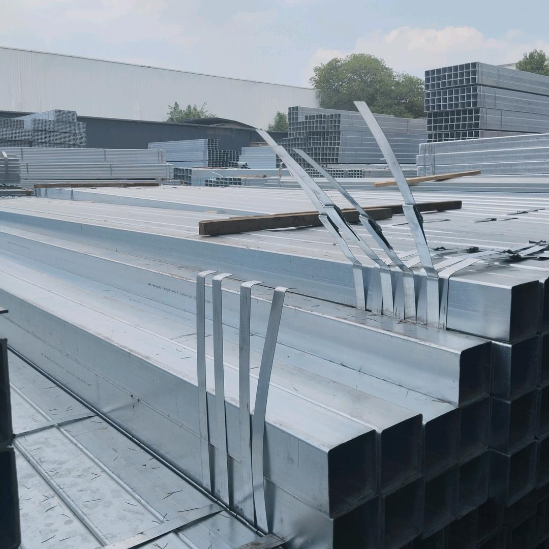 成都鑫久润钢材批发，加工，配送供应商