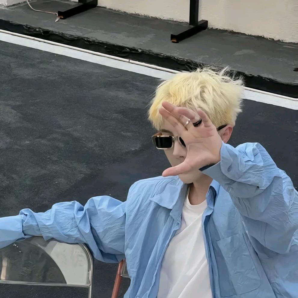 不会锻炼的小俊
