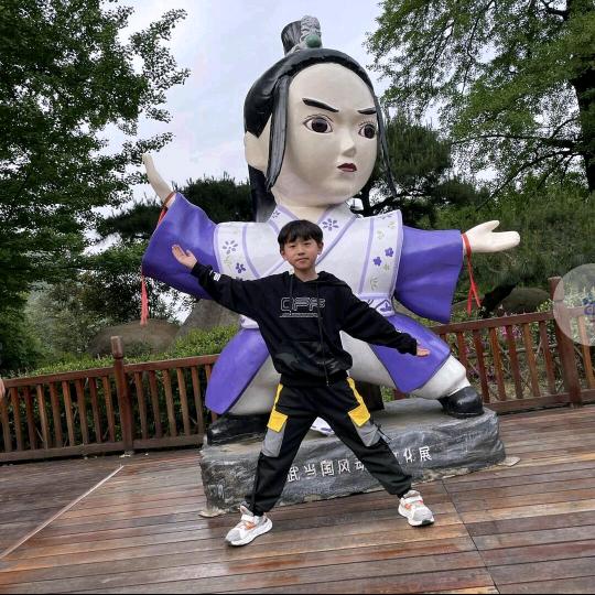 月亮会陪晚睡的人