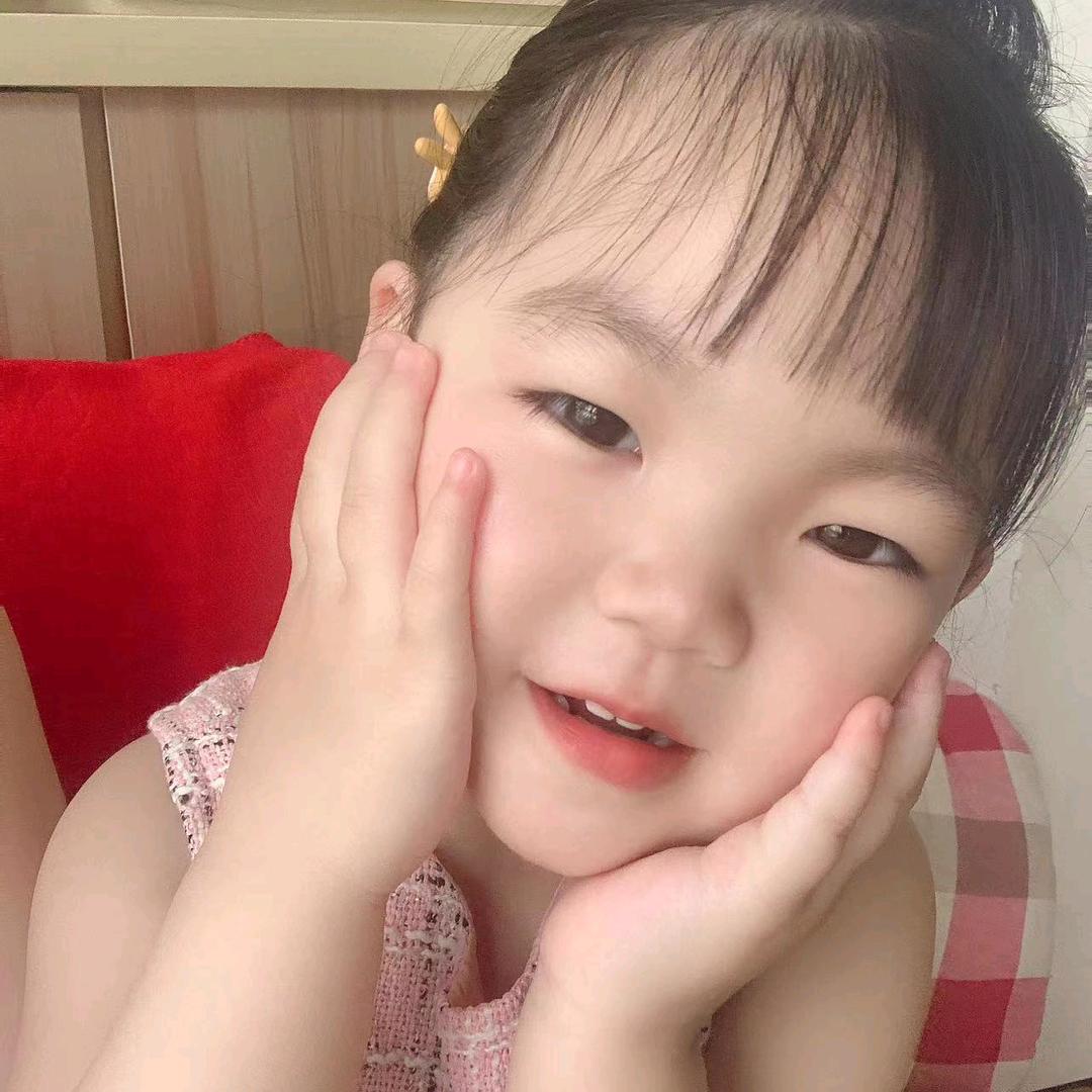 猫咪名叫小白小白可以变成人它是一只女孩猫
