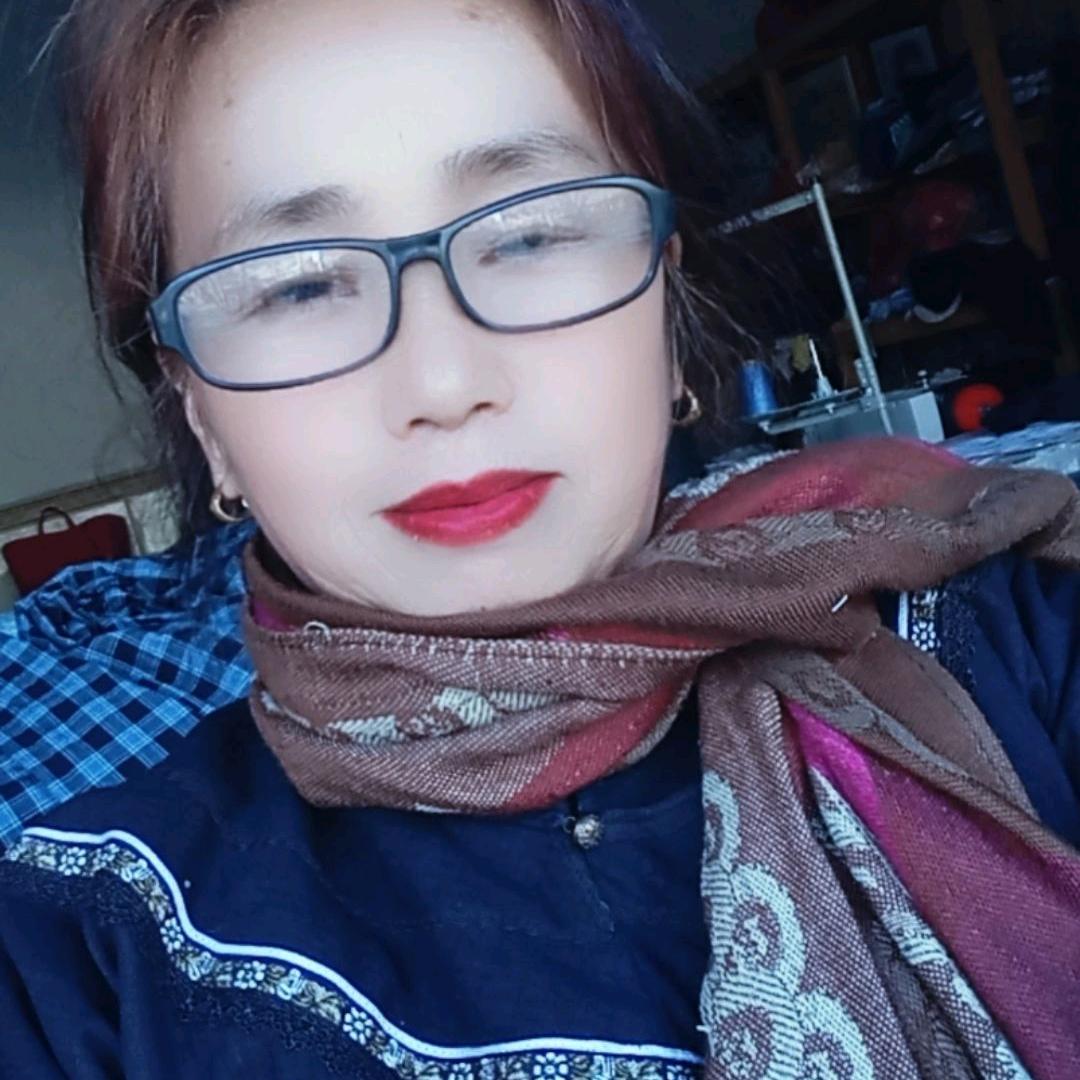 李正英民族服饰