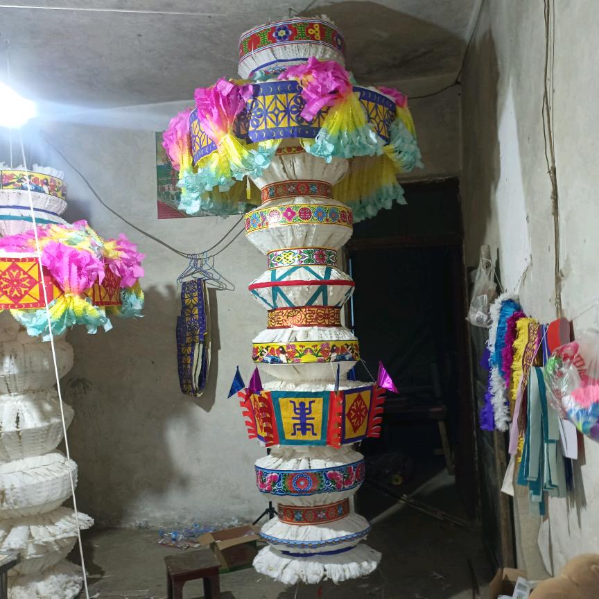 鸡场镇旗帜村小缪纸火店