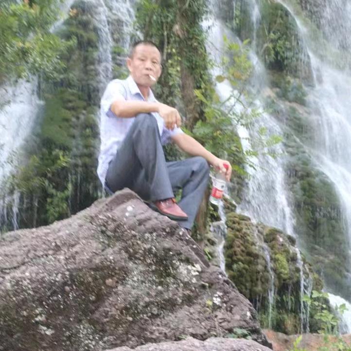 心有山有水不造作，静而不争远是非。