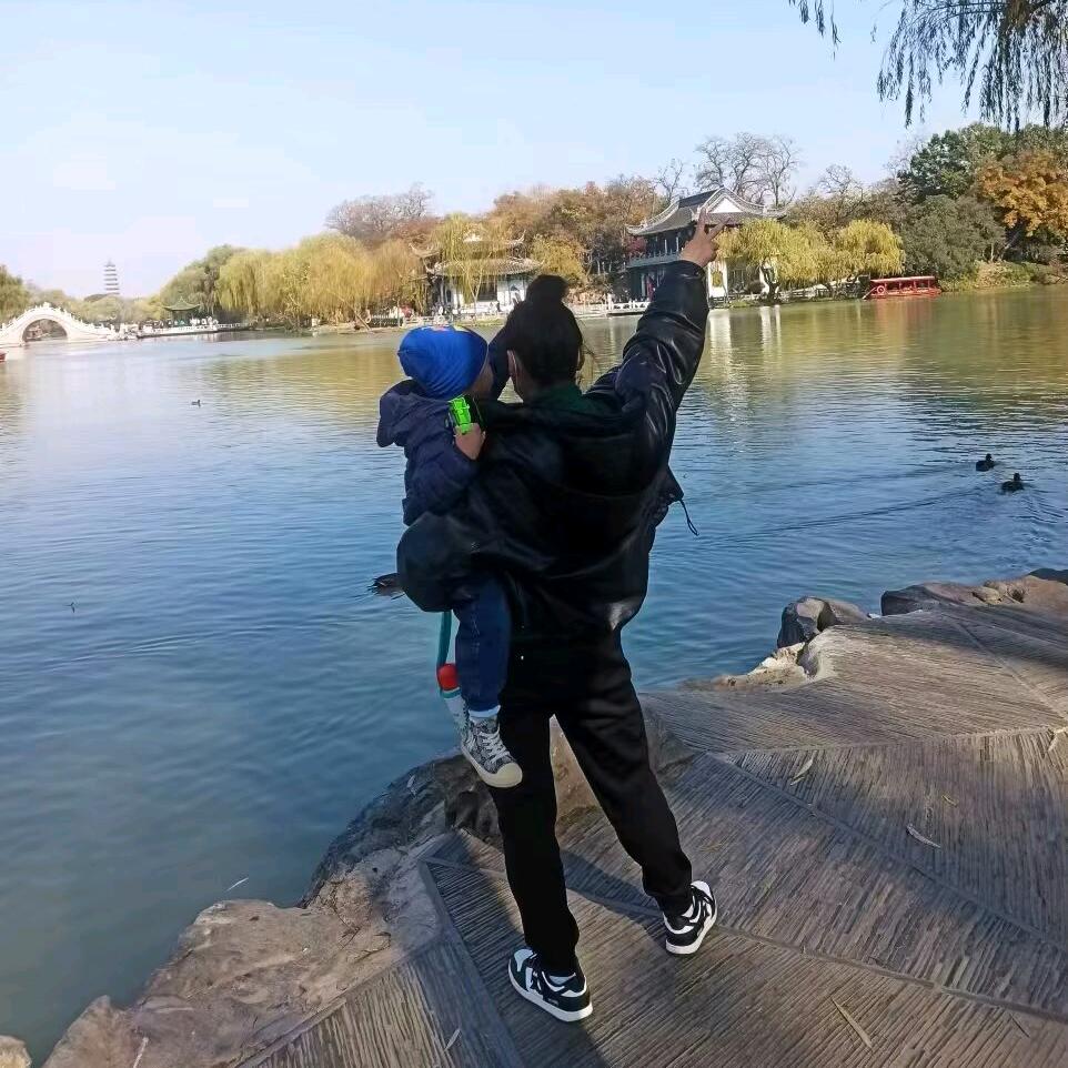 宁静(三中冷饮三小分店)