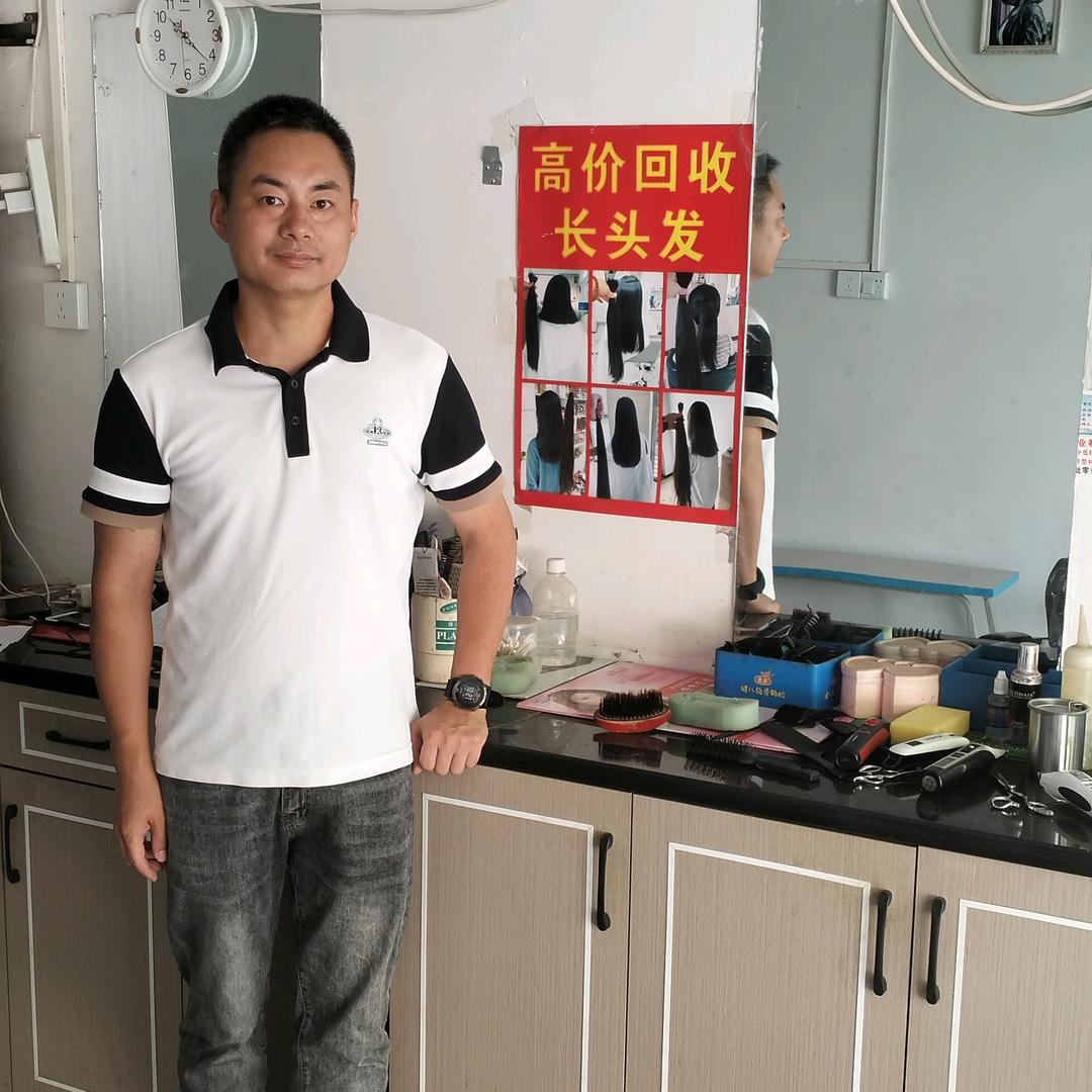 天门七哥收长头发