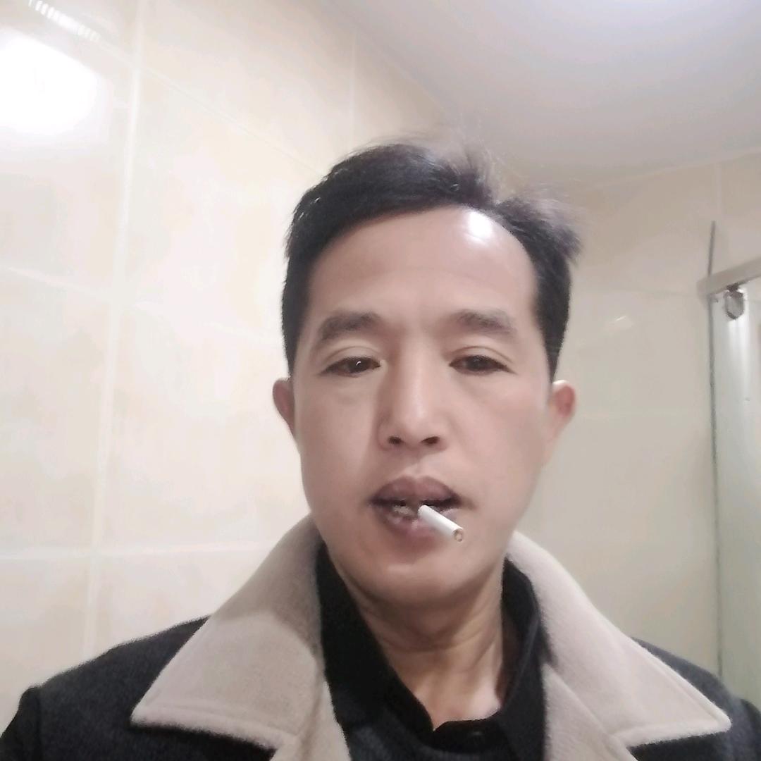 喜欢青凤和烈酒，也爱孤独和自由