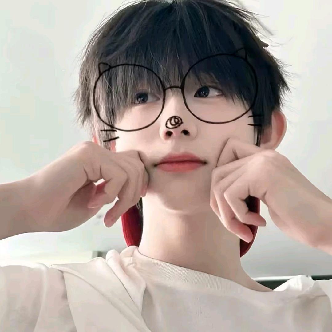 ☆^呆萌奕恒.₊*