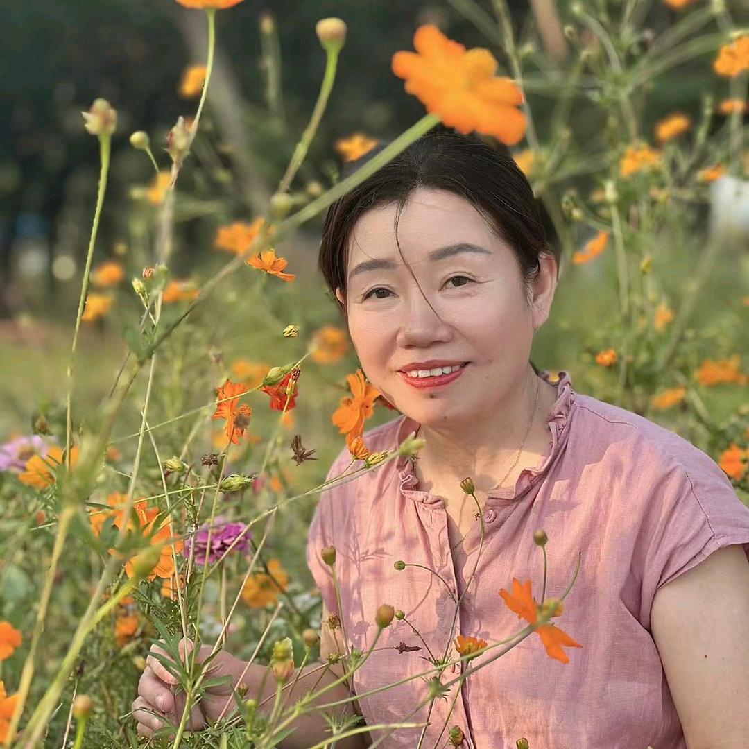 面对现实唱歌十聊天十做红娘
