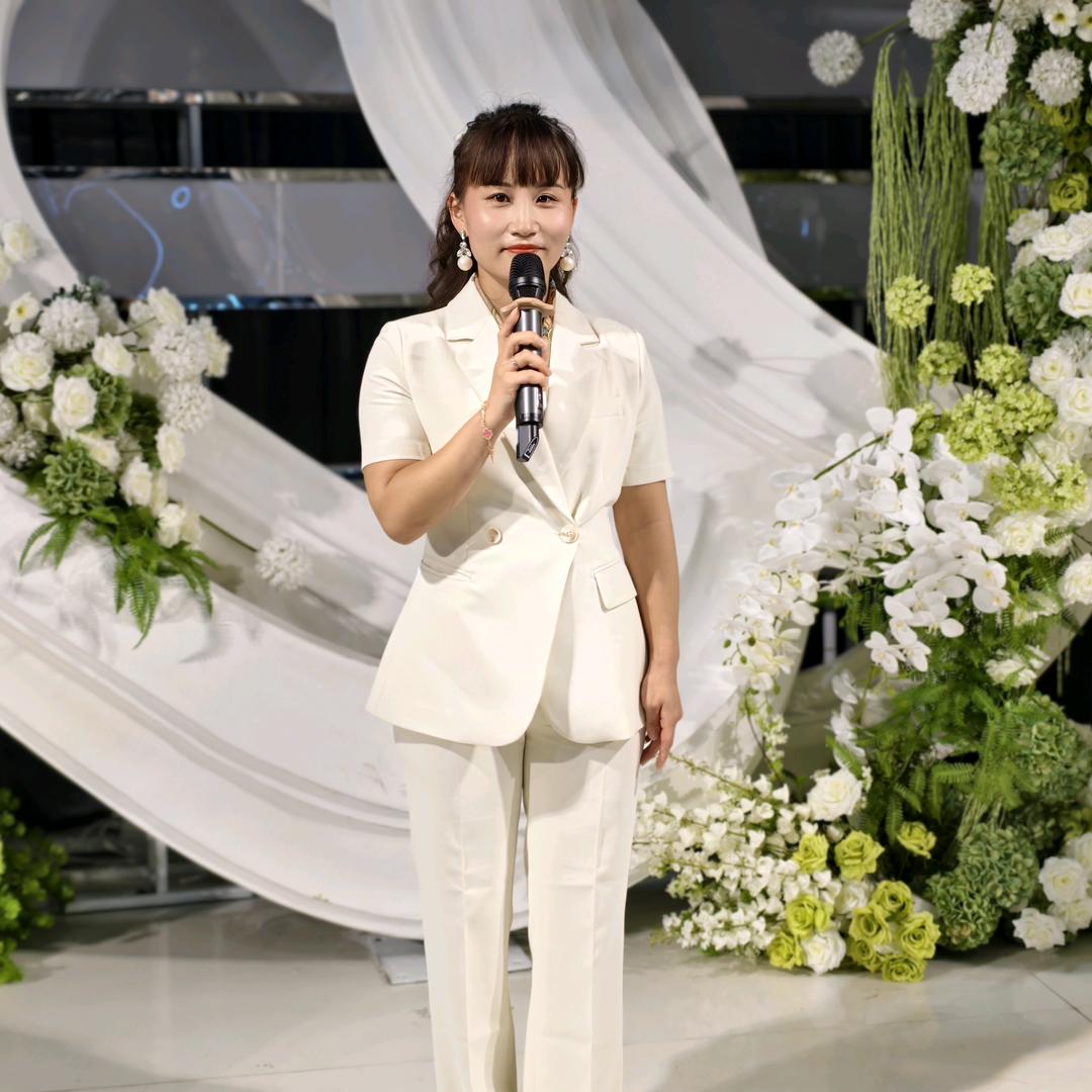 🎤主持人Lily