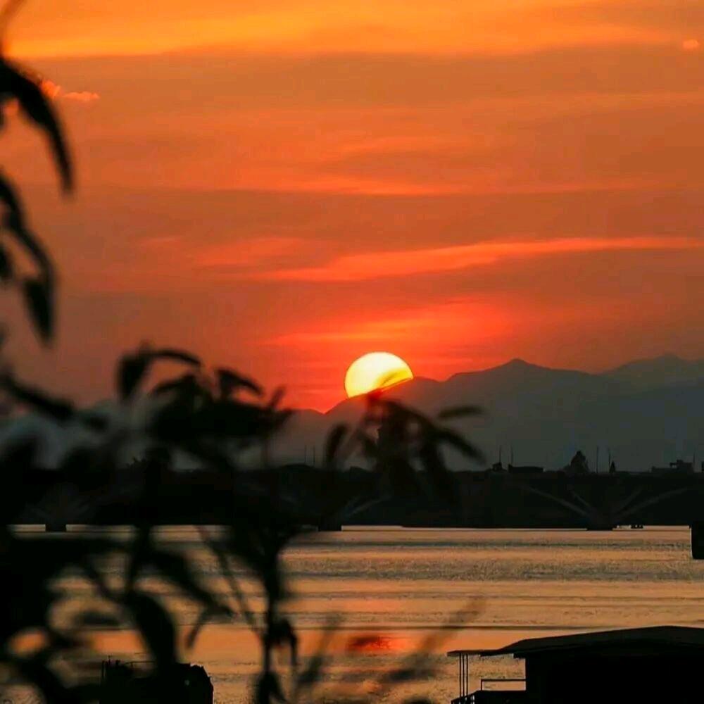 太阳从东方升起