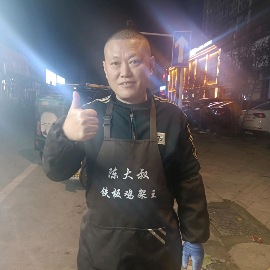 沈阳陈大叔在漯河卖铁板鸡架招学员