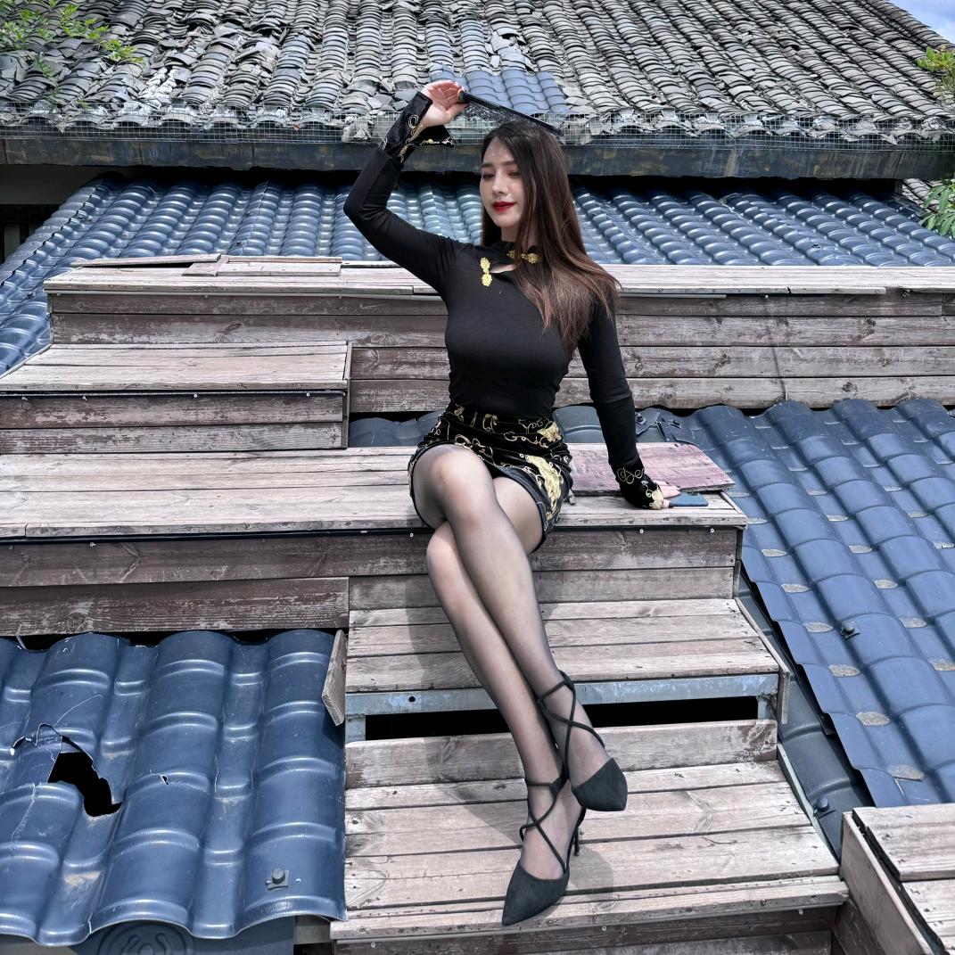 爱穿丝袜高跟的大萍子