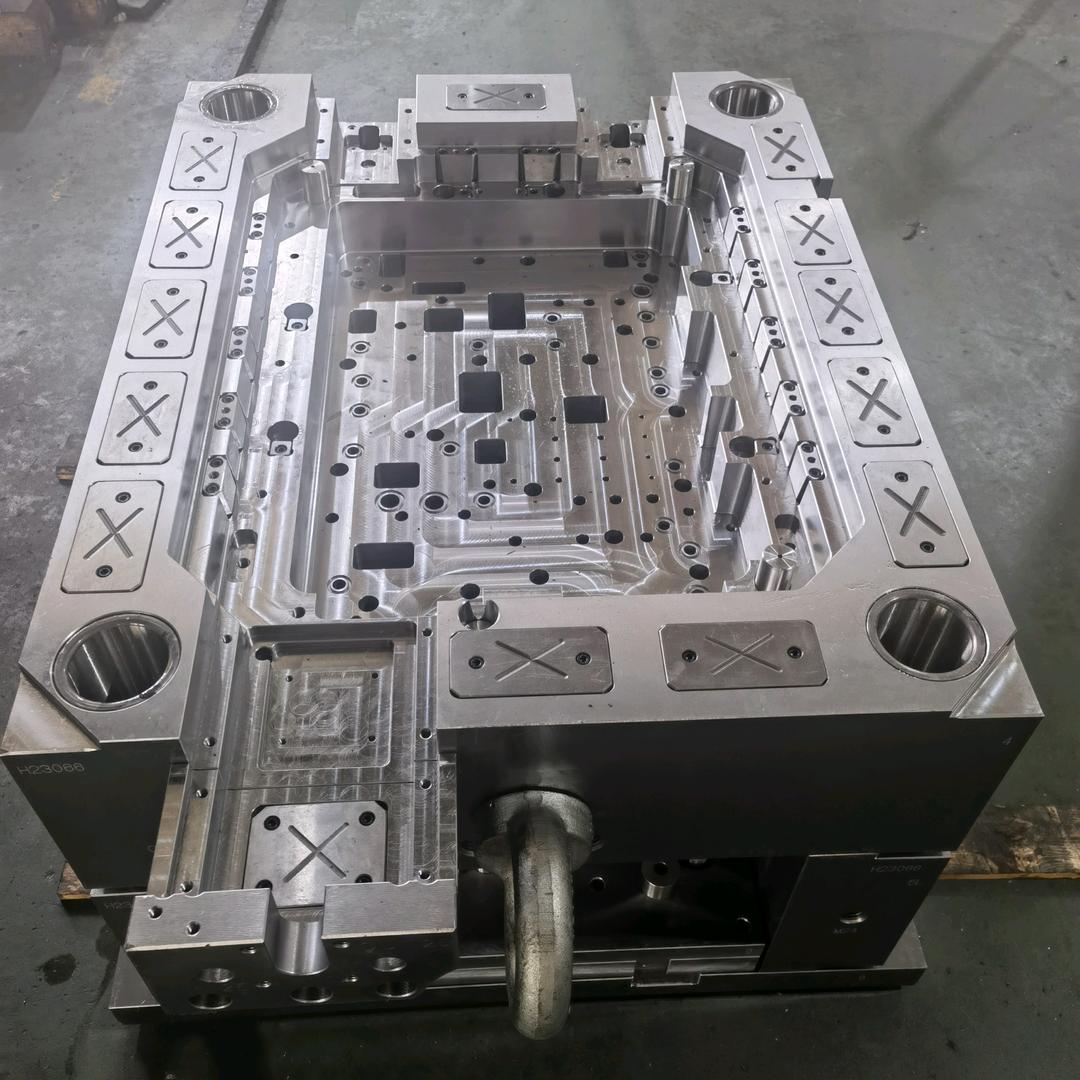 昆山巨屏精密模具有限公司