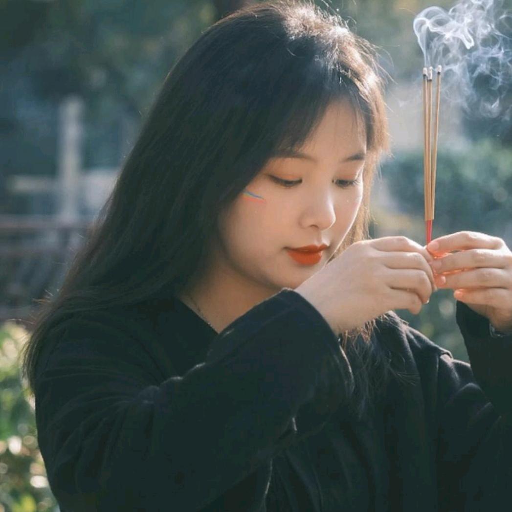 👨‍👩‍👦‍👦鲁夫人