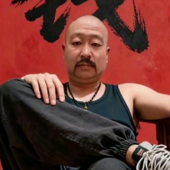 李国亮