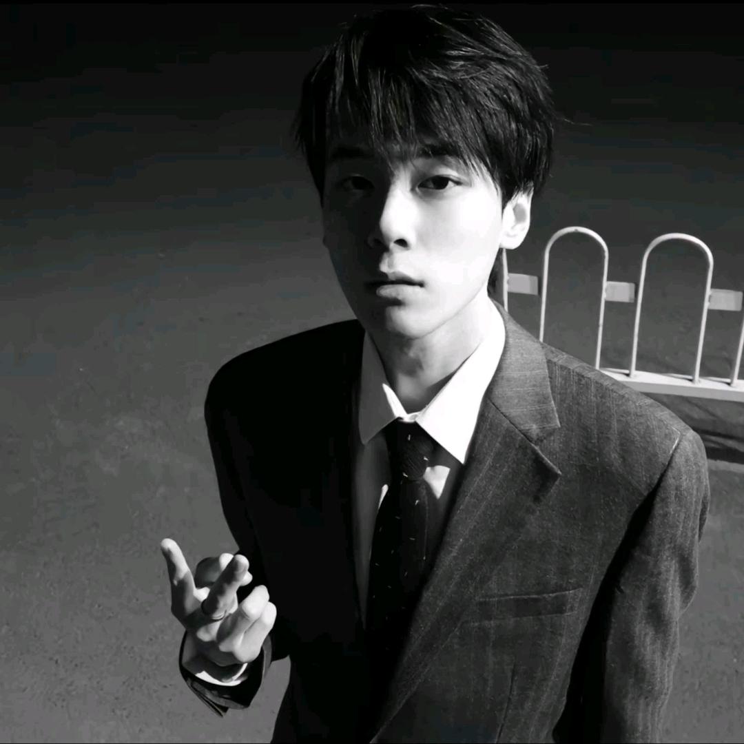 李御洁