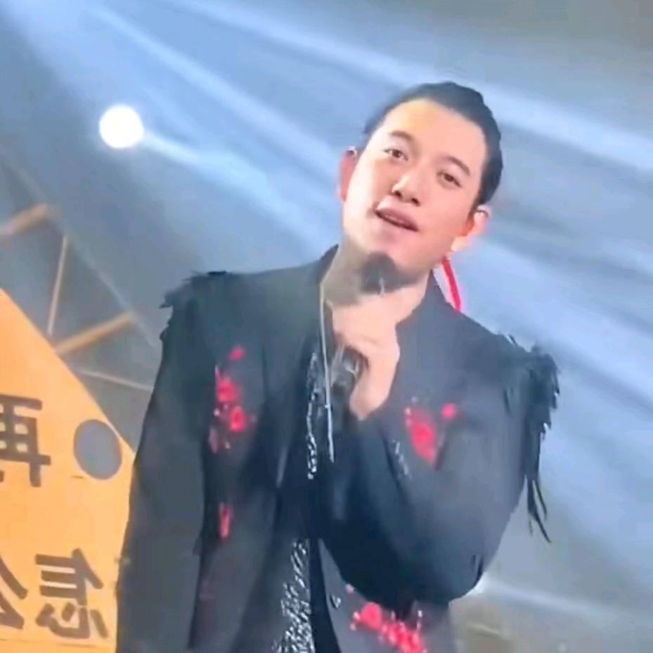 打工歌手阿锦？