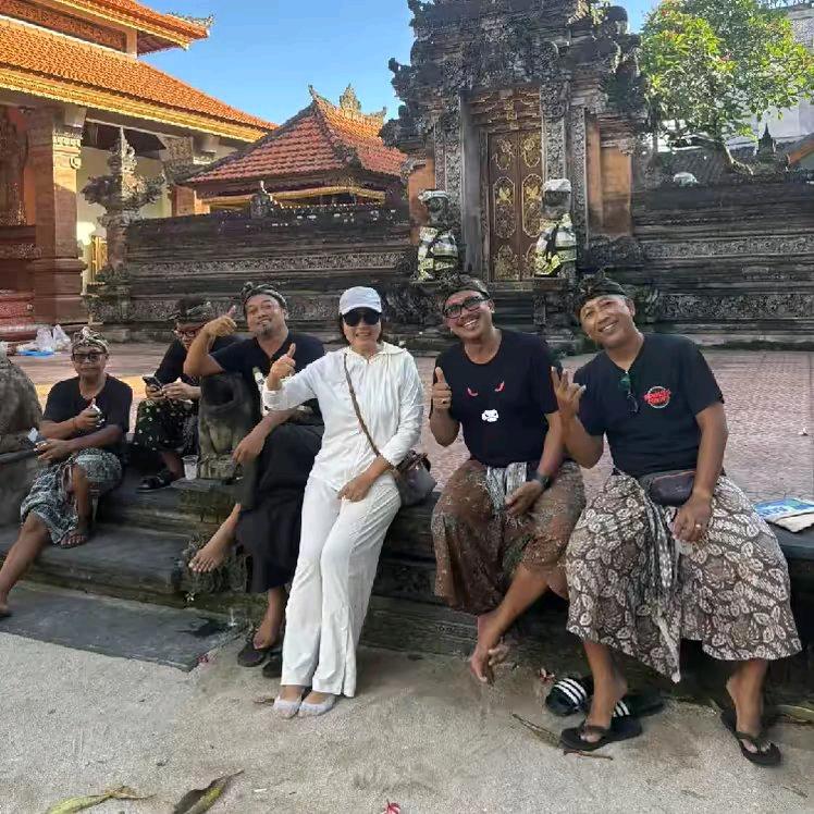 山红姐独自环球旅行