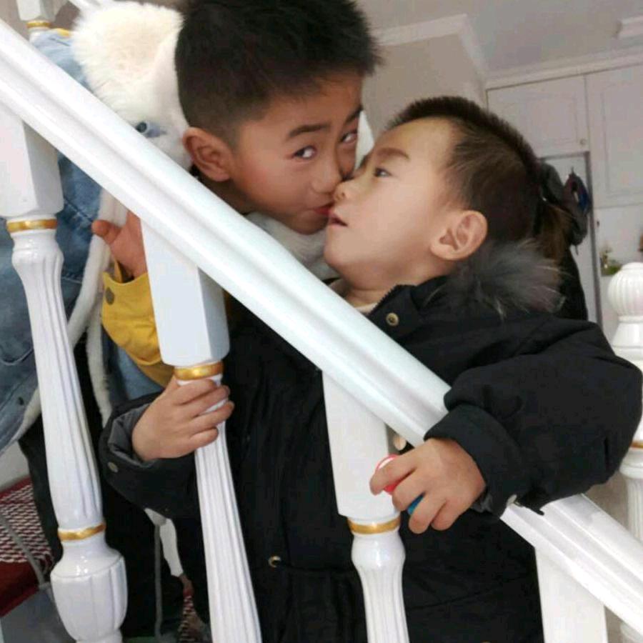 俩个孙子奶奶