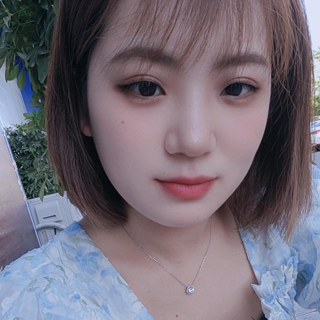 微痞的女孩有点拽