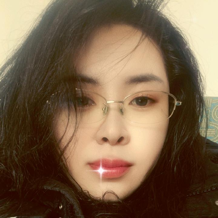 阳光下的小金鱼儿