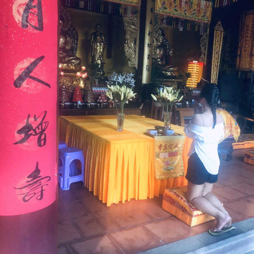 你笑一下嘛.