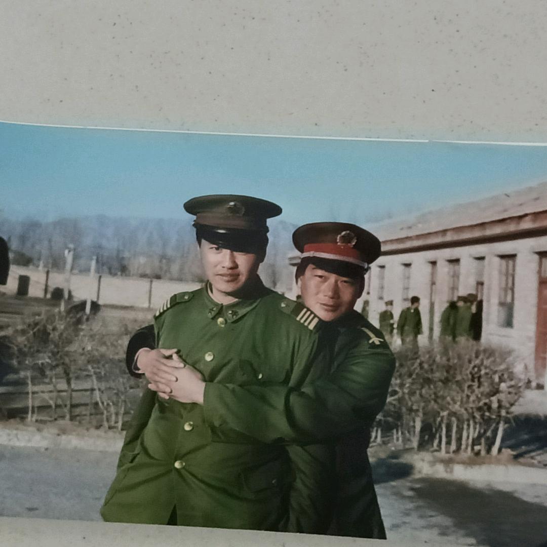 沙漠孤鹰