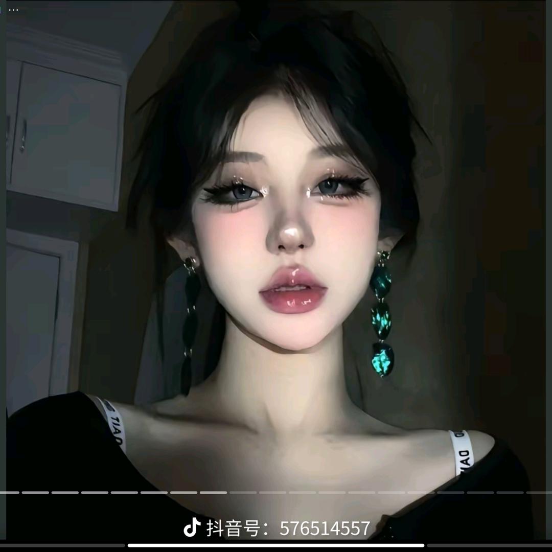 李佳彤