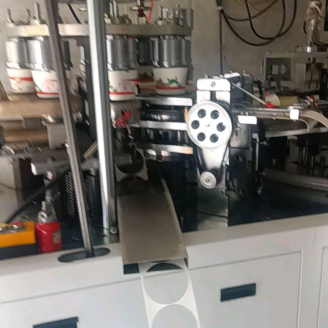 德江城北洪恩幼儿园路口生产加工纸碗