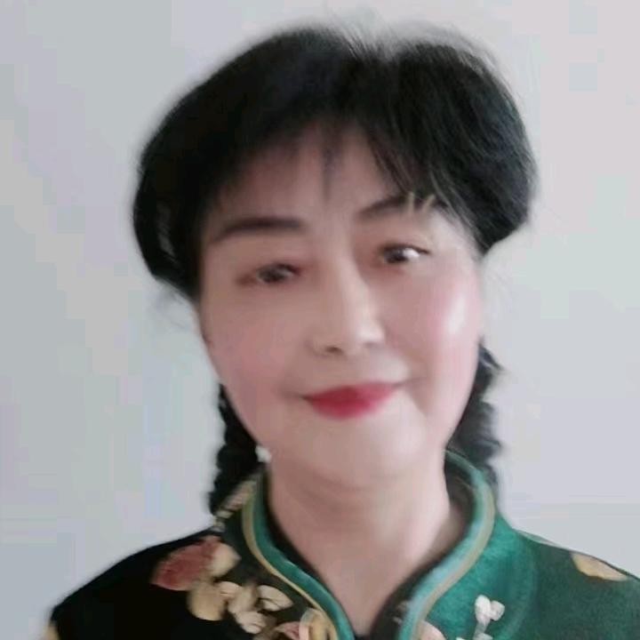 笑笑每天早上6点半开播！