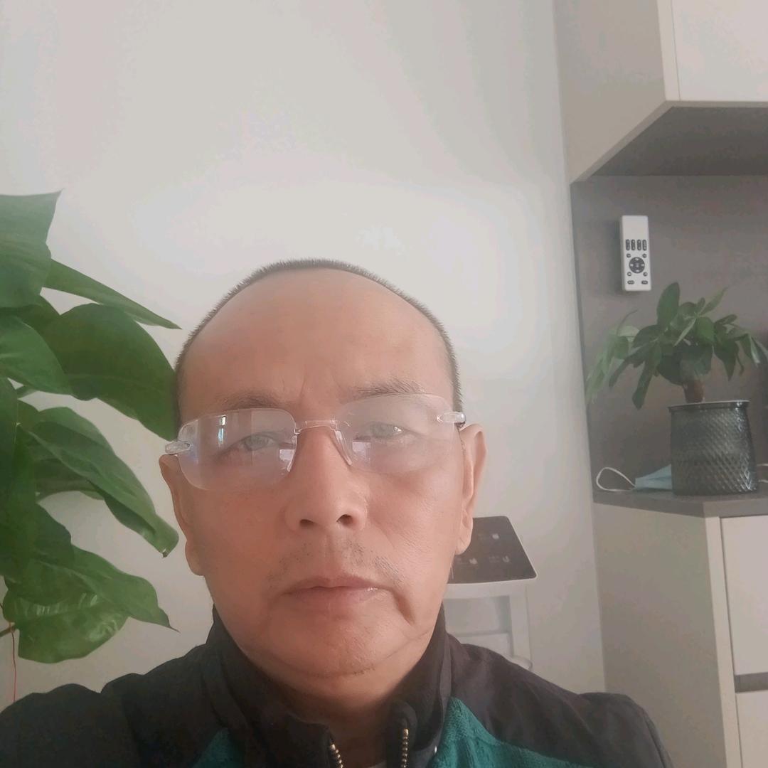 黄万平