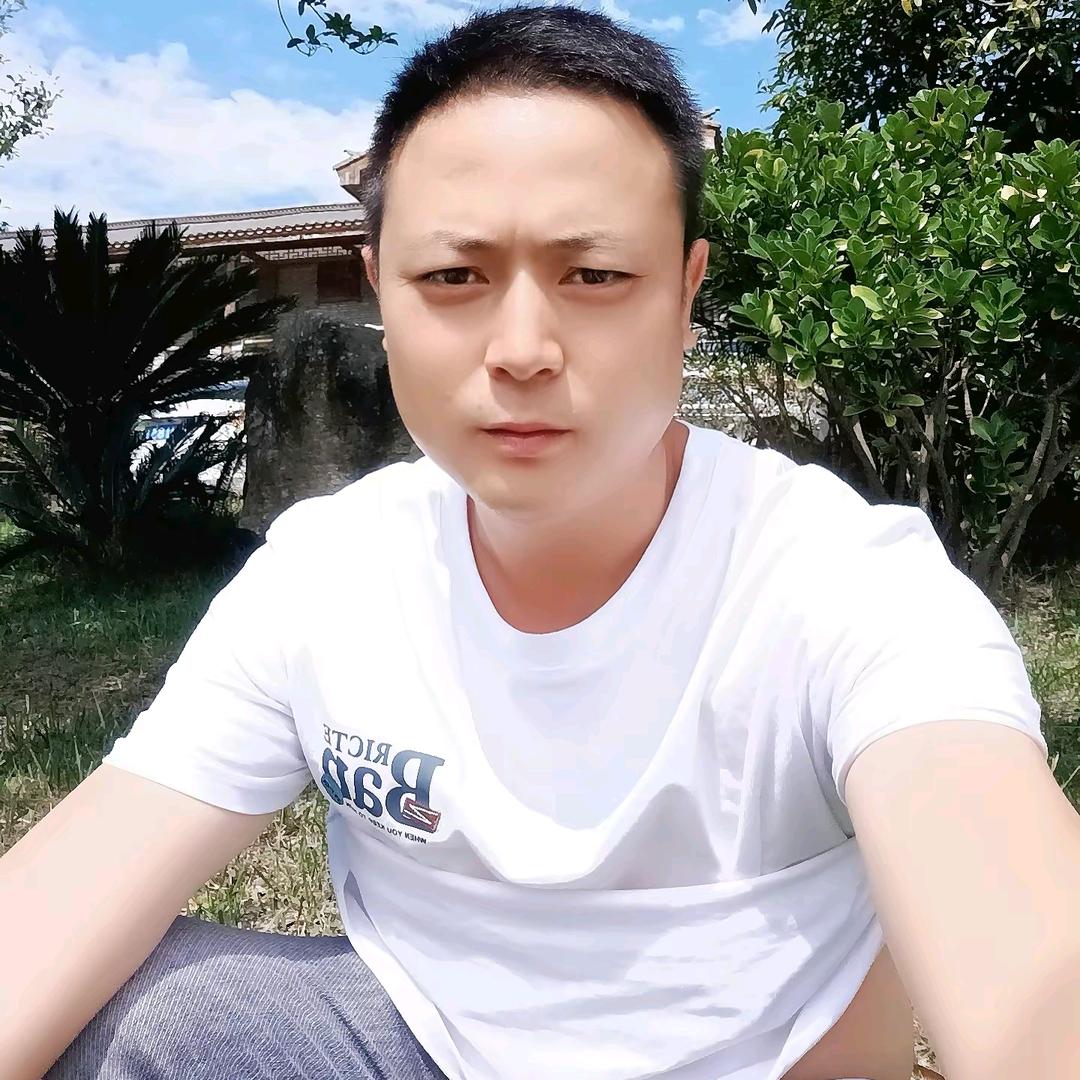 方    坤