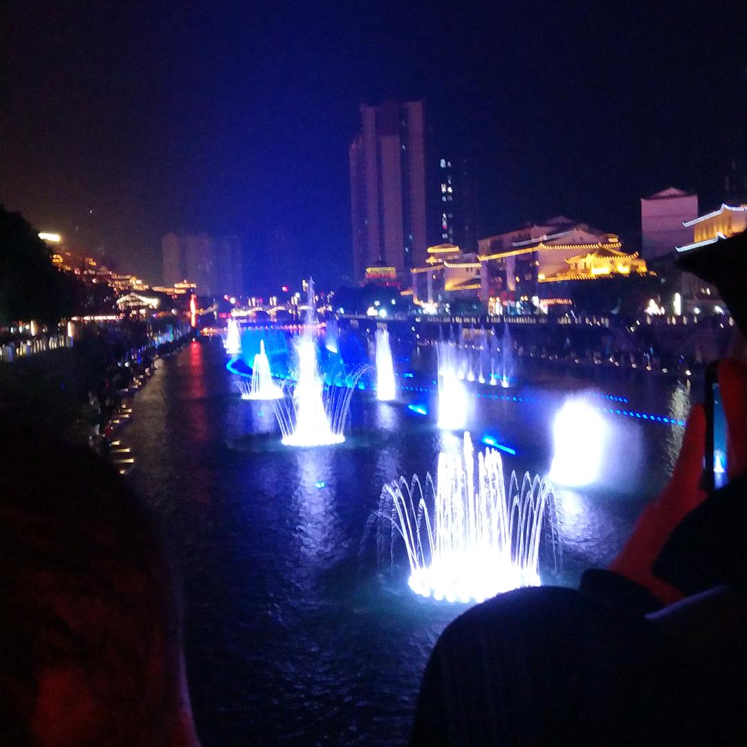 揣着糊涂装明白