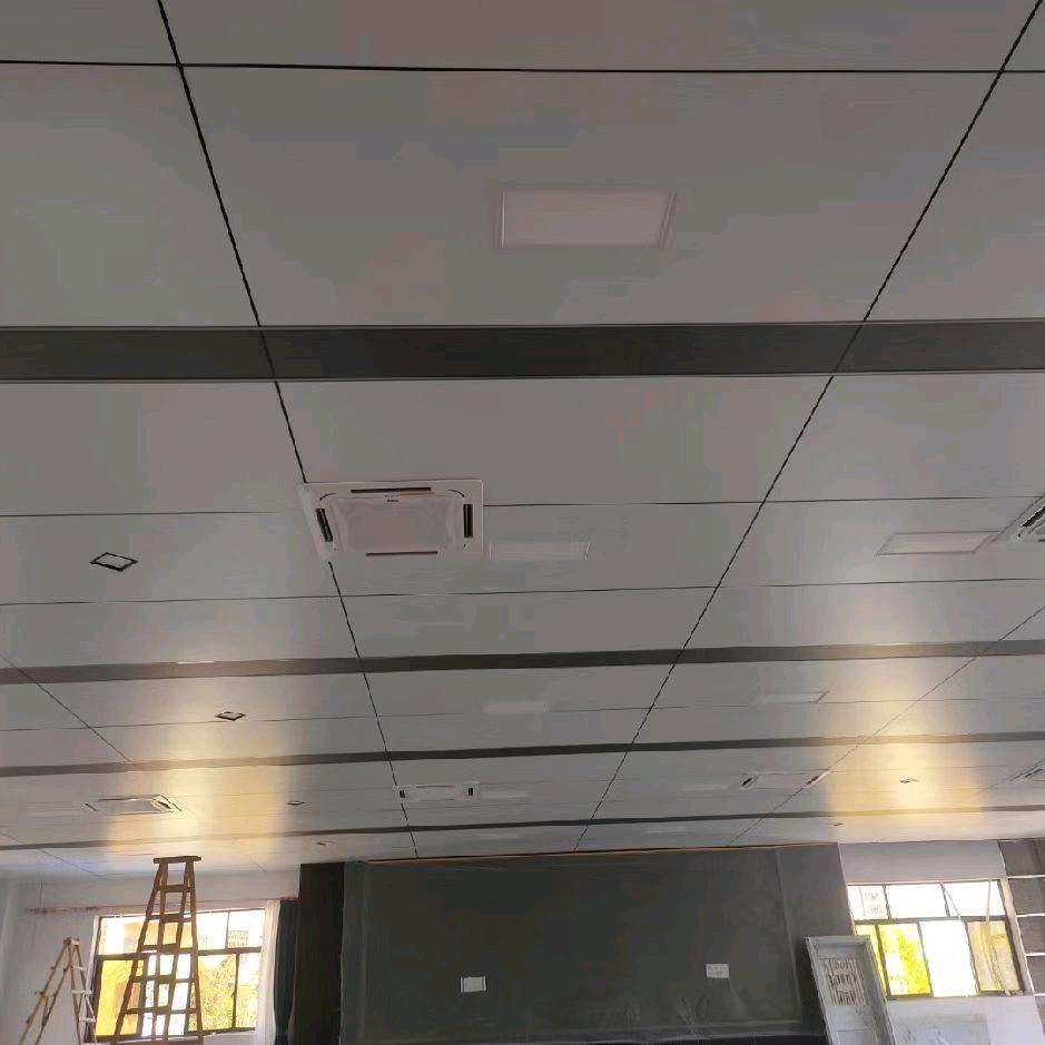 老马，门，吊顶，锁具。