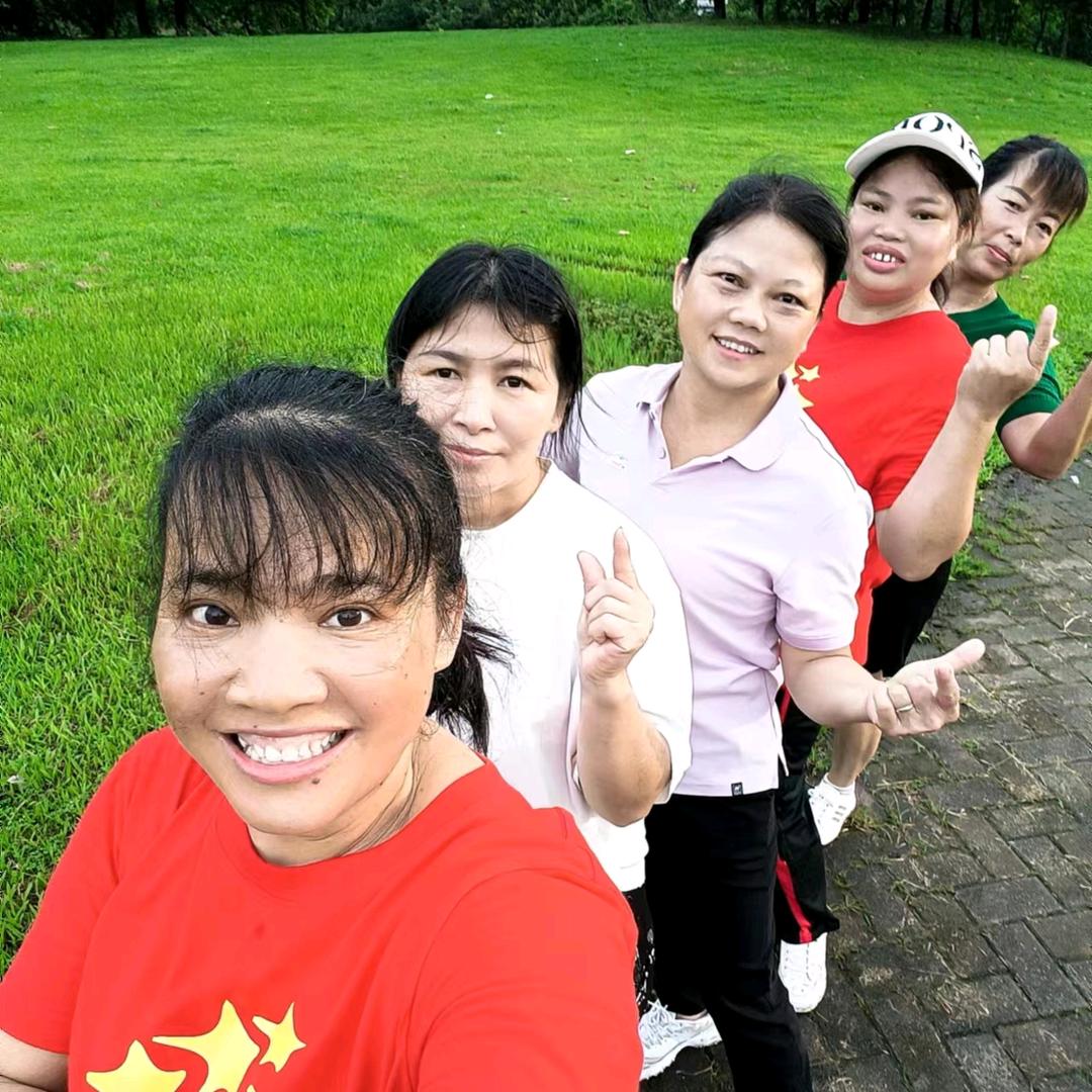 梅子服饰，