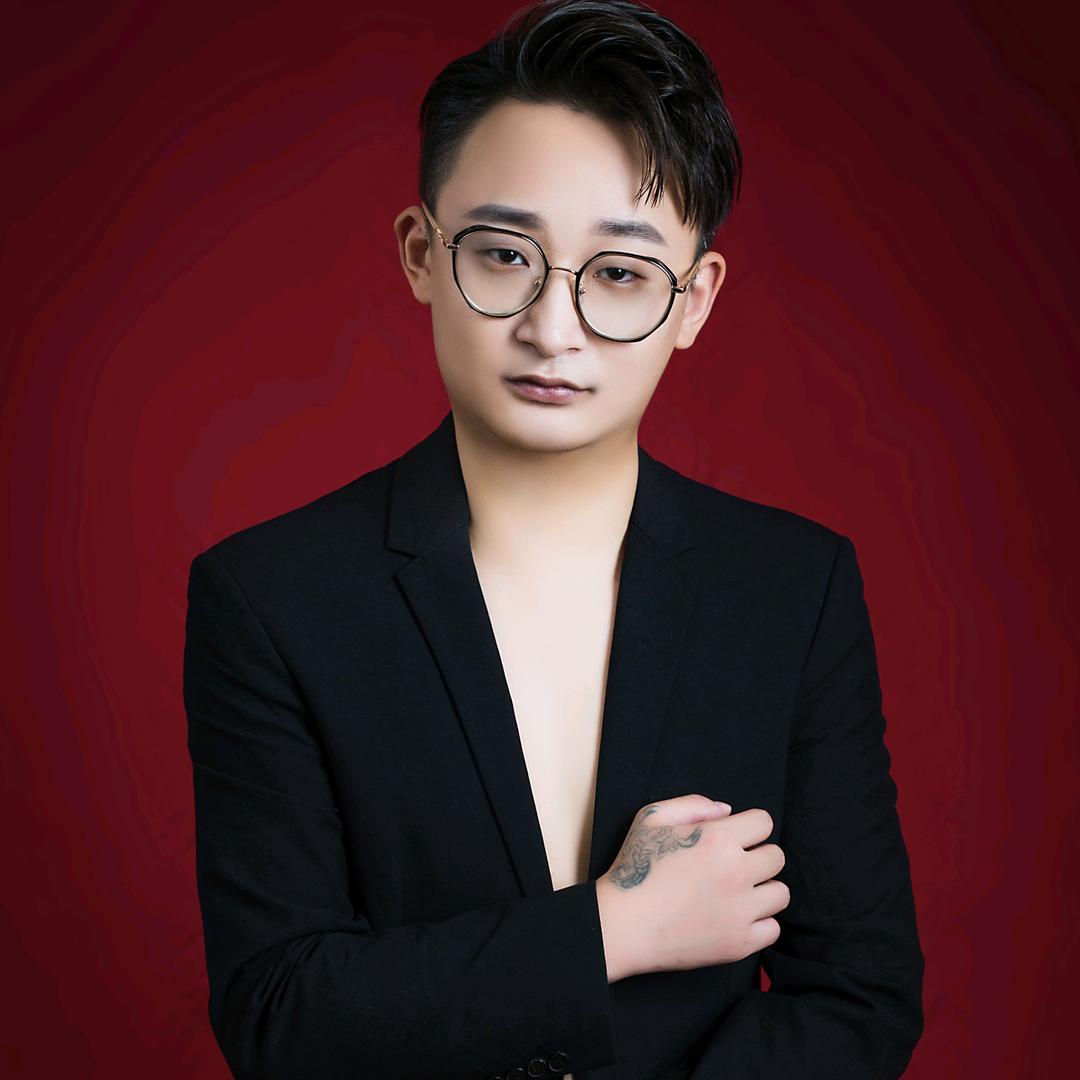 务本郭达 烫发 染发 接发