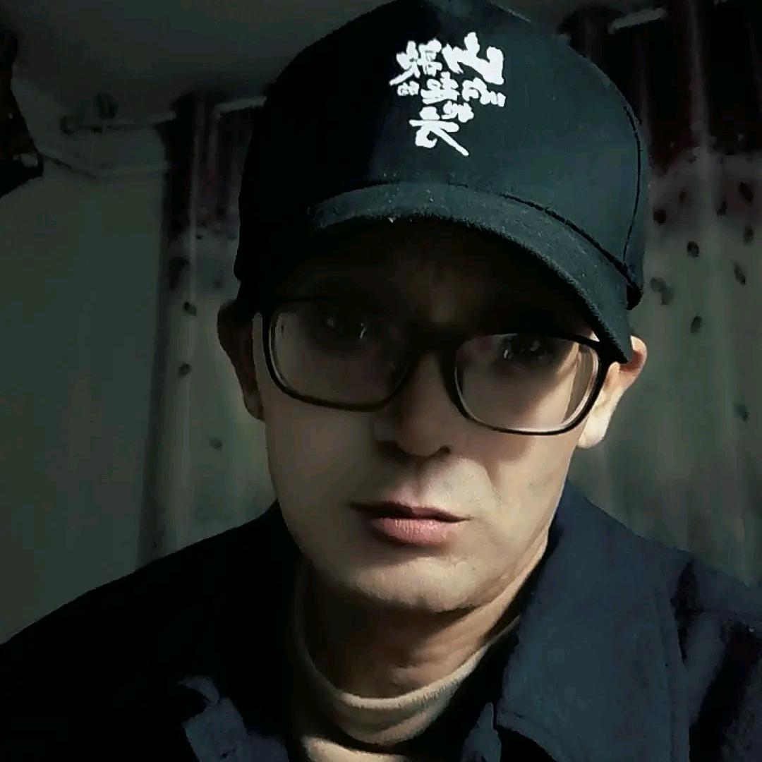 丁伍@淡淡的烟草味