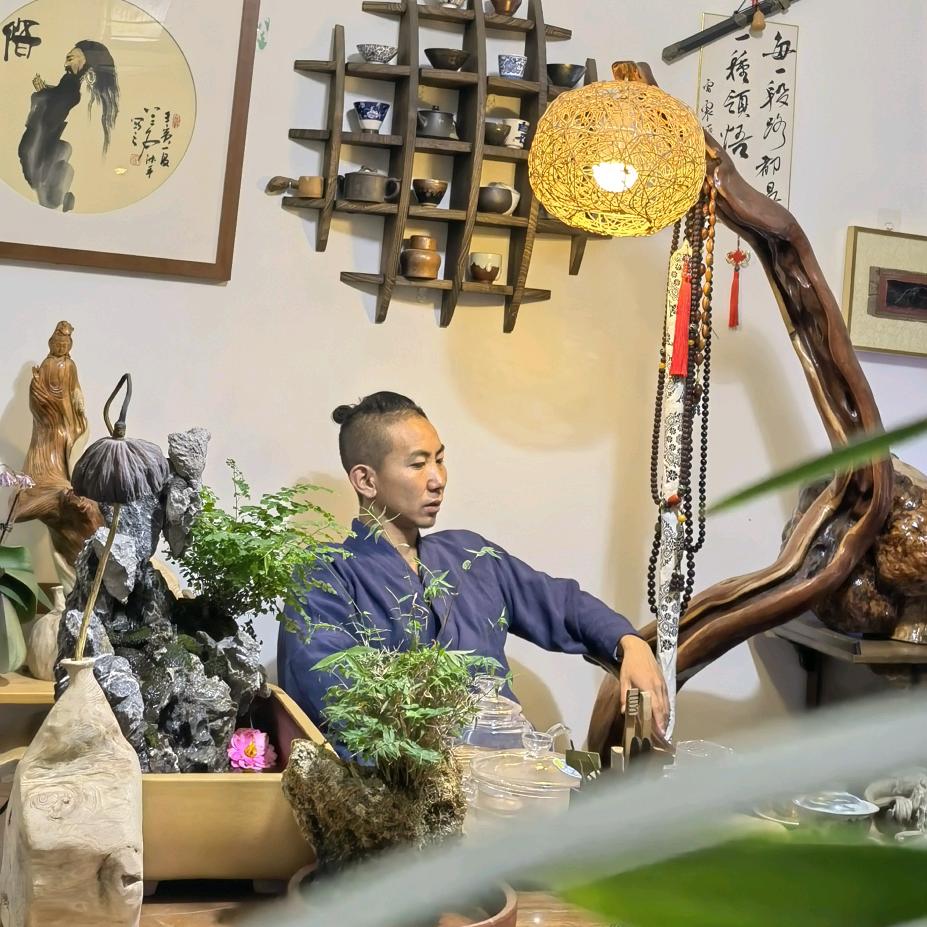 西昌樟木小赵艺术品馆