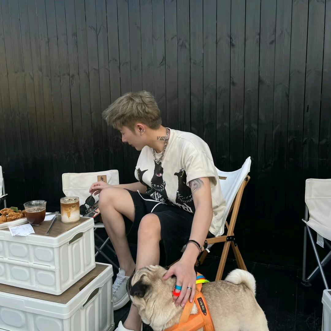 顾九。