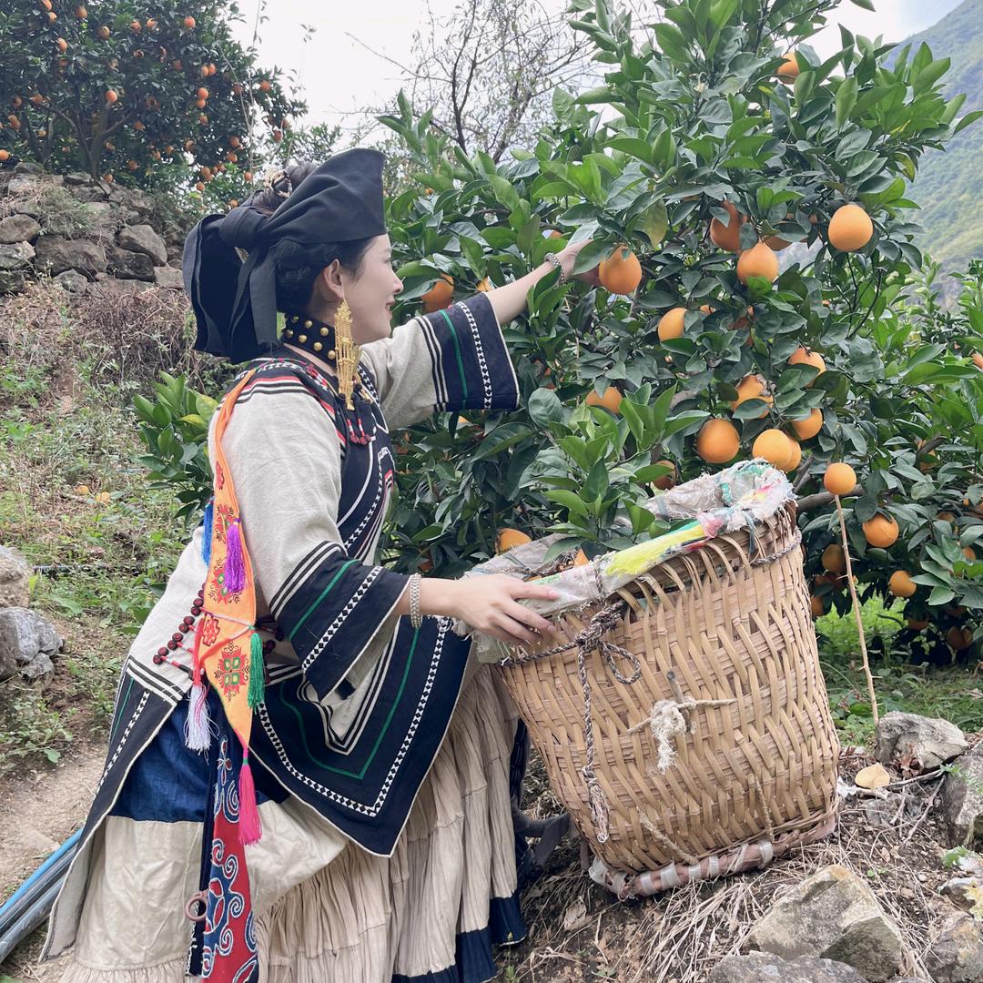 俩只妞妞➕一只小吉吉的妈咪