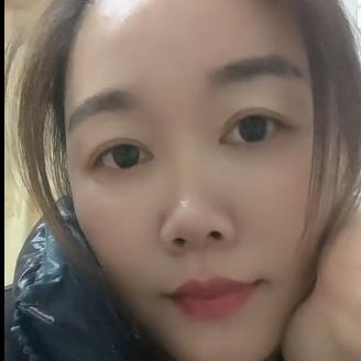 芳芳，一个人。