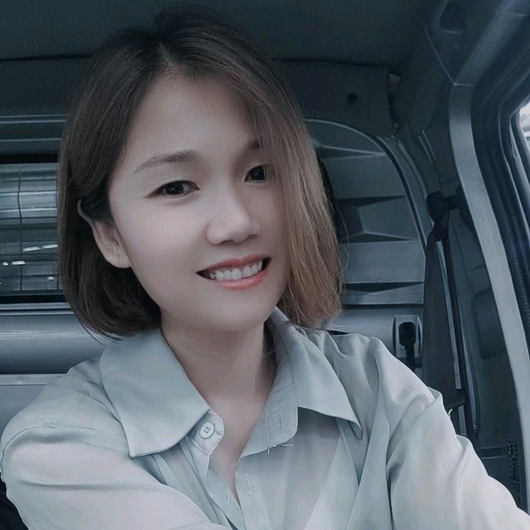 美女开车是道风景线😜