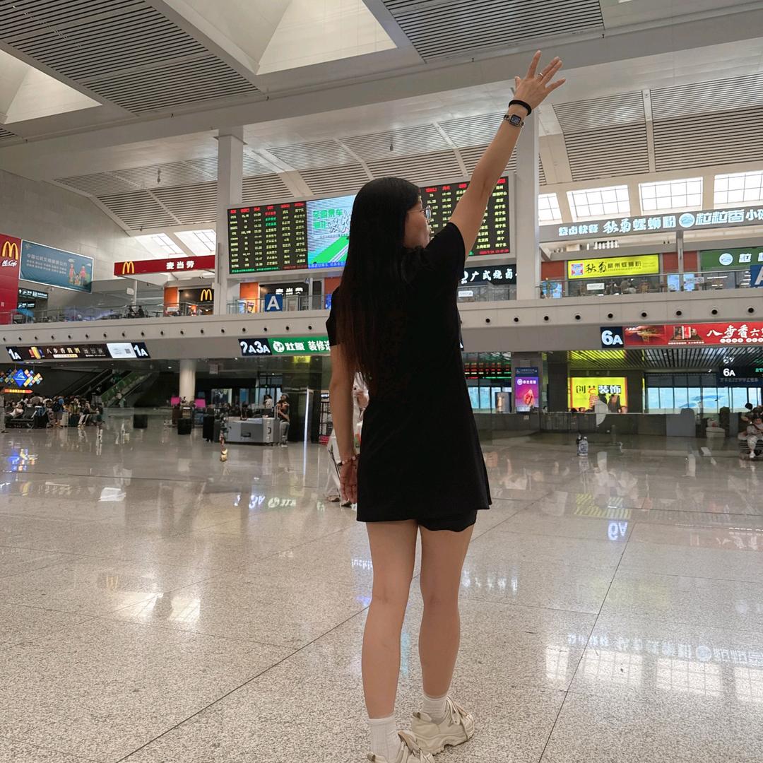 小小脚丫莉莉
