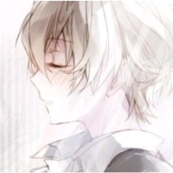 对着天空丶45°的傻笑＂