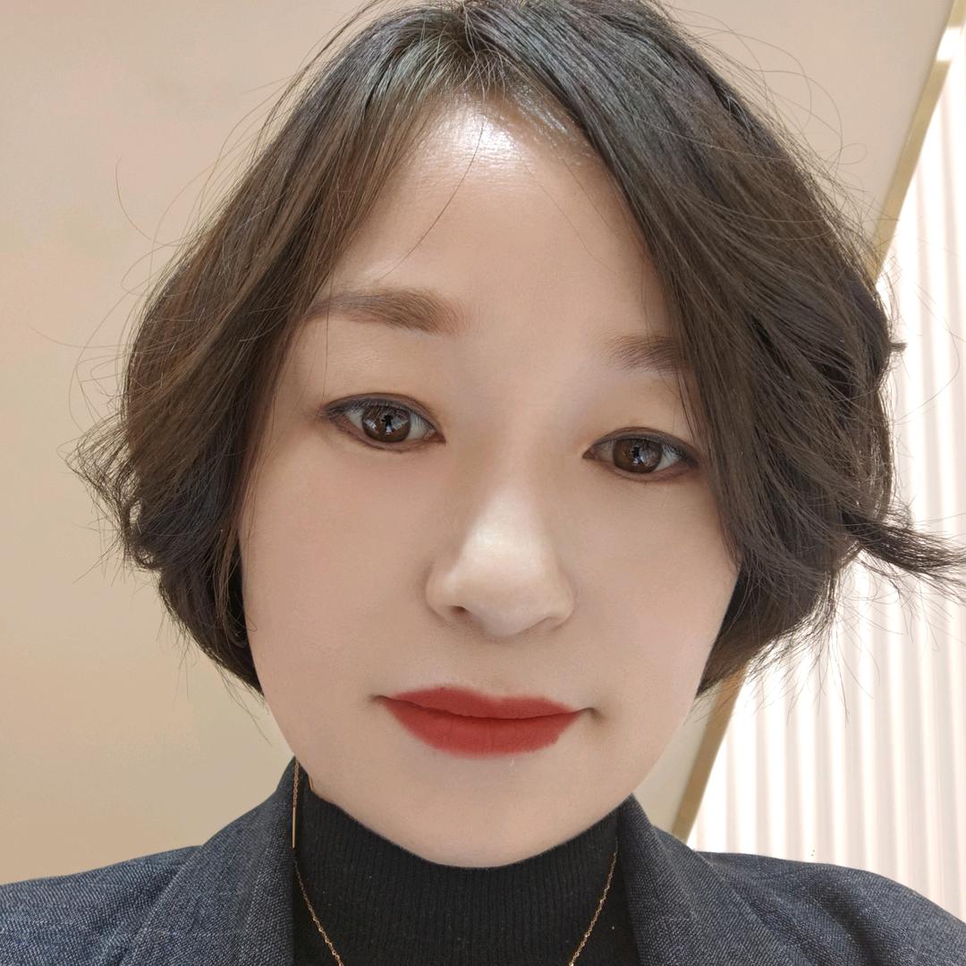 卖珠宝的小姐姐